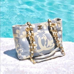 🌹 CHANEL 🌹 Four Leaf Clover Chain Bag